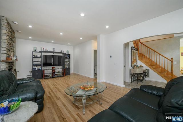 4 Elm Court, Little Falls, NJ 07424