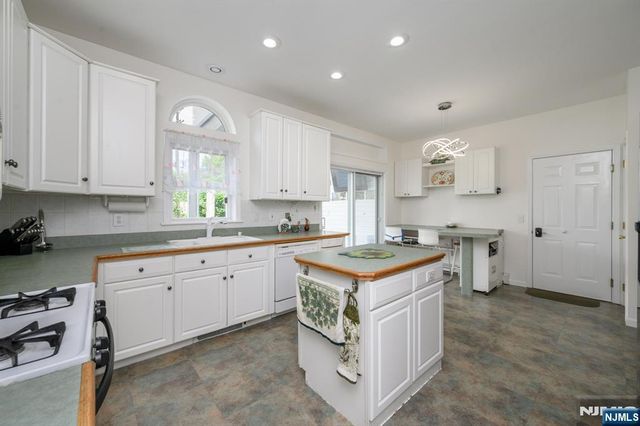 4 Elm Court, Little Falls, NJ 07424