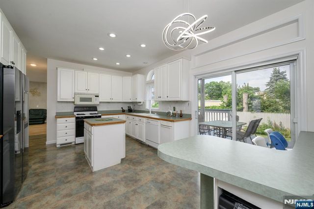 4 Elm Court, Little Falls, NJ 07424