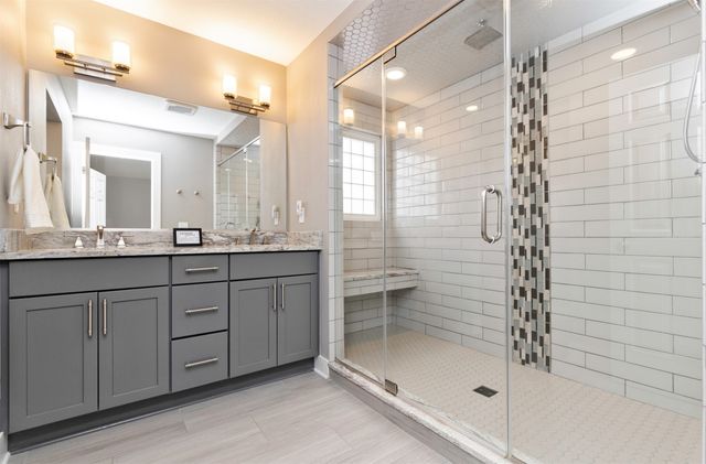 15715 Tanglewood Drive, Urbandale, IA 50323