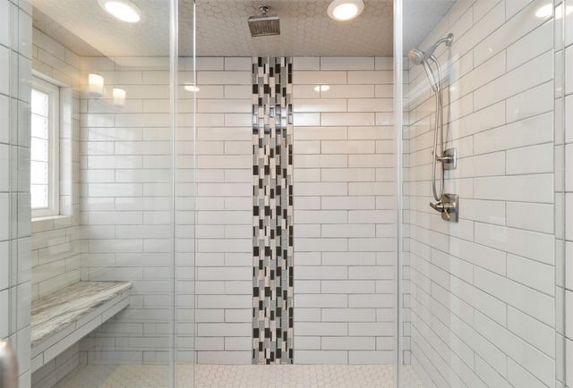 15715 Tanglewood Drive, Urbandale, IA 50323