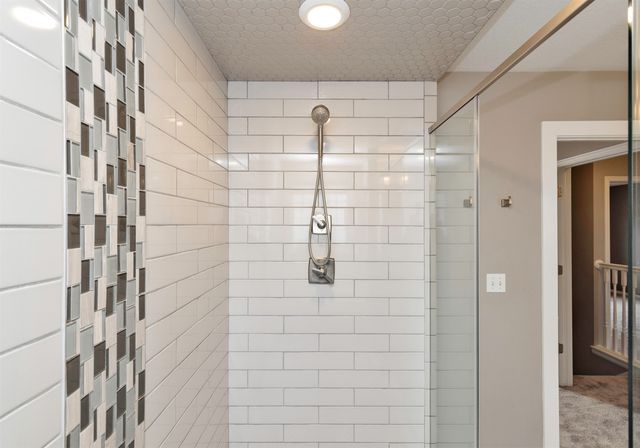 15715 Tanglewood Drive, Urbandale, IA 50323