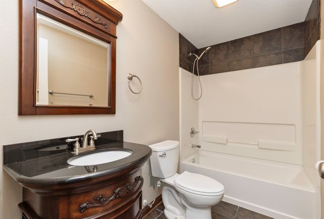 15715 Tanglewood Drive, Urbandale, IA 50323