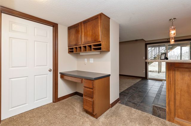 15715 Tanglewood Drive, Urbandale, IA 50323