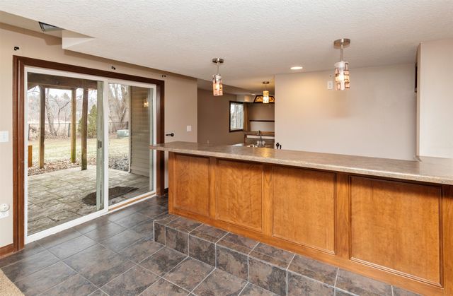 15715 Tanglewood Drive, Urbandale, IA 50323