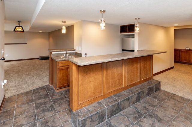 15715 Tanglewood Drive, Urbandale, IA 50323