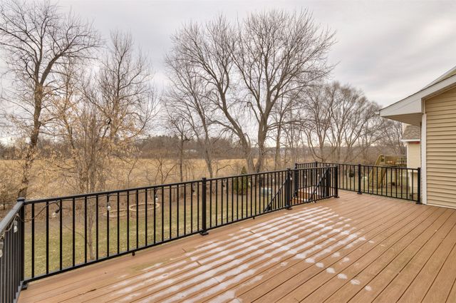 15715 Tanglewood Drive, Urbandale, IA 50323