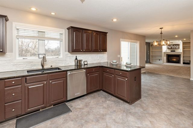 15715 Tanglewood Drive, Urbandale, IA 50323