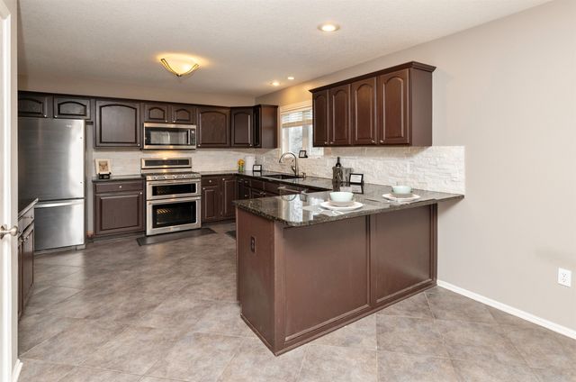 15715 Tanglewood Drive, Urbandale, IA 50323