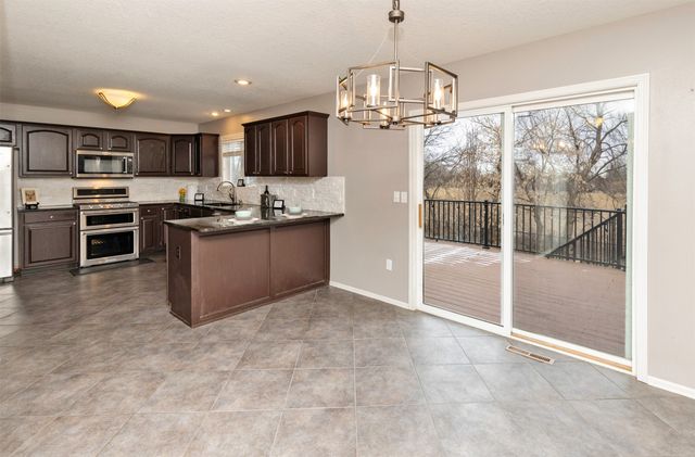 15715 Tanglewood Drive, Urbandale, IA 50323