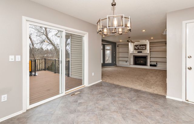 15715 Tanglewood Drive, Urbandale, IA 50323