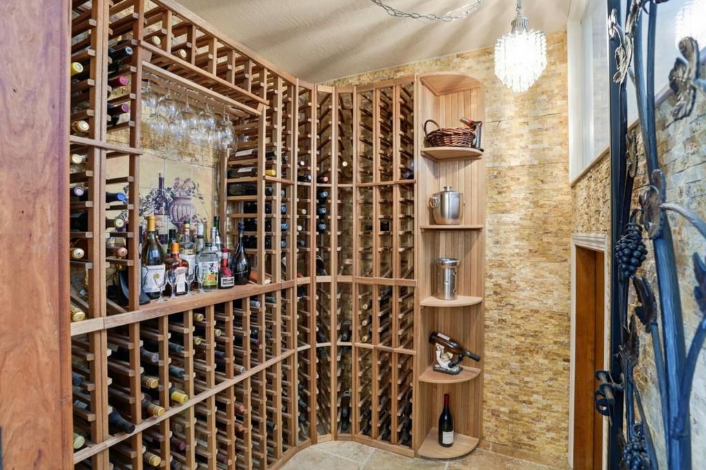 Image 17 of property listing at 24010 Summit Woods Drive, Los Gatos, CA 95033