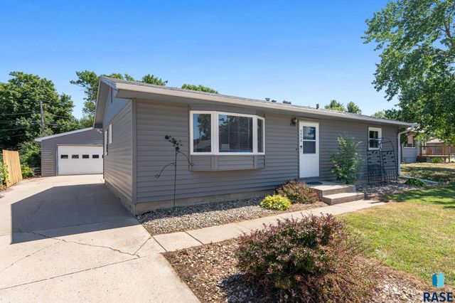 3712 S Hawthorne Ave Avenue, Sioux Falls, SD 57105
