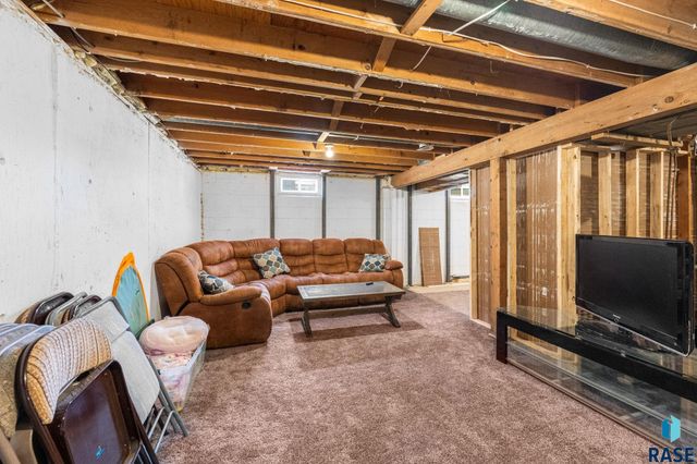 3712 S Hawthorne Ave Avenue, Sioux Falls, SD 57105