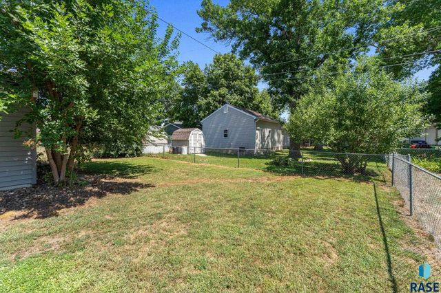 3712 S Hawthorne Ave Avenue, Sioux Falls, SD 57105