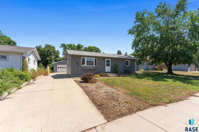 3712 S Hawthorne Ave Avenue, Sioux Falls, SD 57105