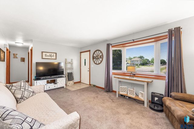 3712 S Hawthorne Ave Avenue, Sioux Falls, SD 57105