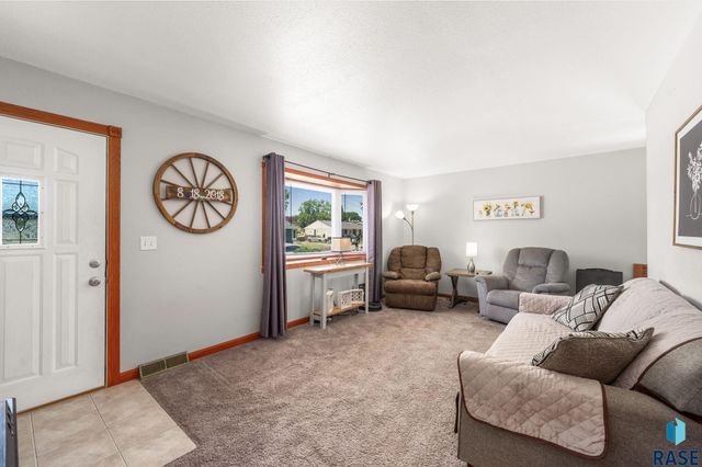 3712 S Hawthorne Ave Avenue, Sioux Falls, SD 57105