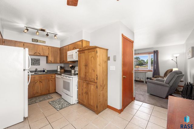 3712 S Hawthorne Ave Avenue, Sioux Falls, SD 57105