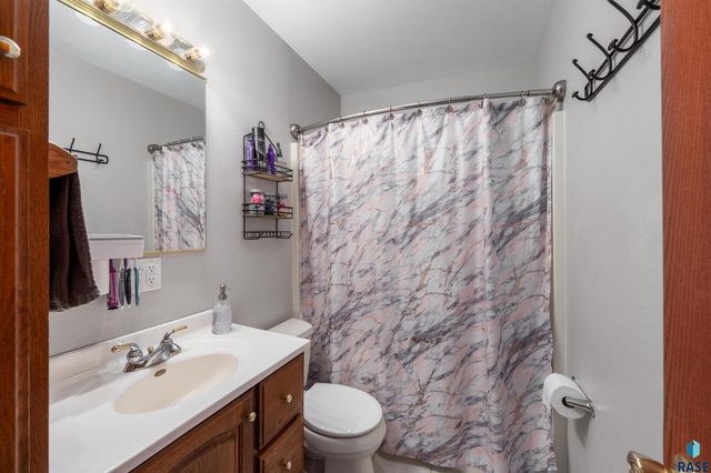 3712 S Hawthorne Ave Avenue, Sioux Falls, SD 57105