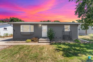 3712 S Hawthorne Ave Avenue, Sioux Falls, SD 57105