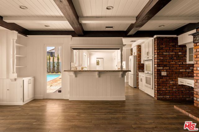 2158 Stradella Road, Los Angeles, CA 90077