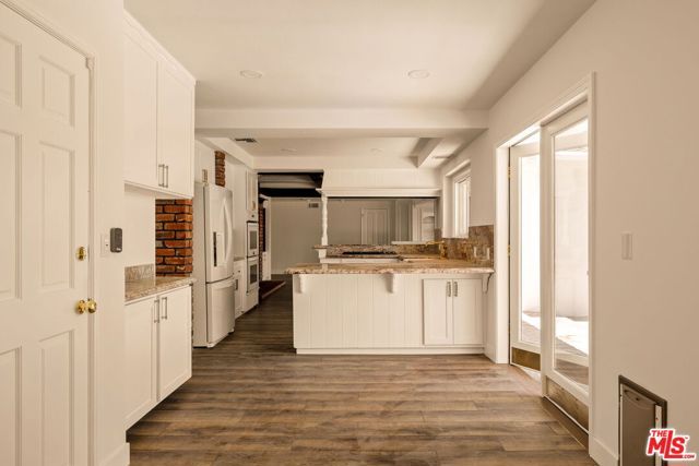 2158 Stradella Road, Los Angeles, CA 90077