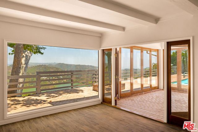2158 Stradella Road, Los Angeles, CA 90077