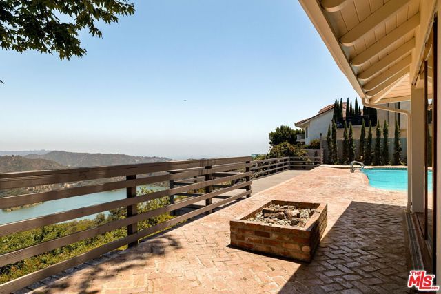 2158 Stradella Road, Los Angeles, CA 90077