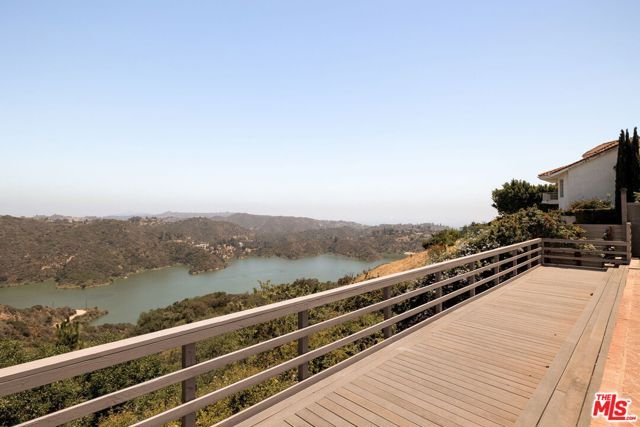 2158 Stradella Road, Los Angeles, CA 90077