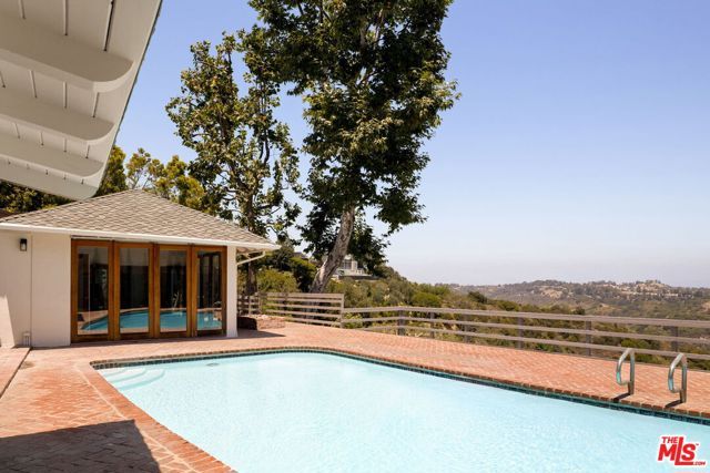 2158 Stradella Road, Los Angeles, CA 90077