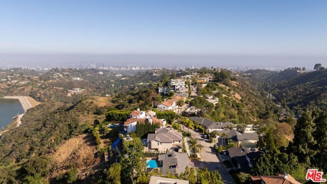 2158 Stradella Road, Los Angeles, CA 90077