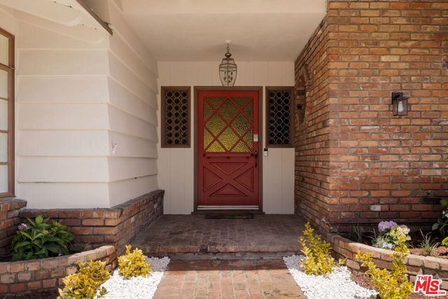 2158 Stradella Road, Los Angeles, CA 90077