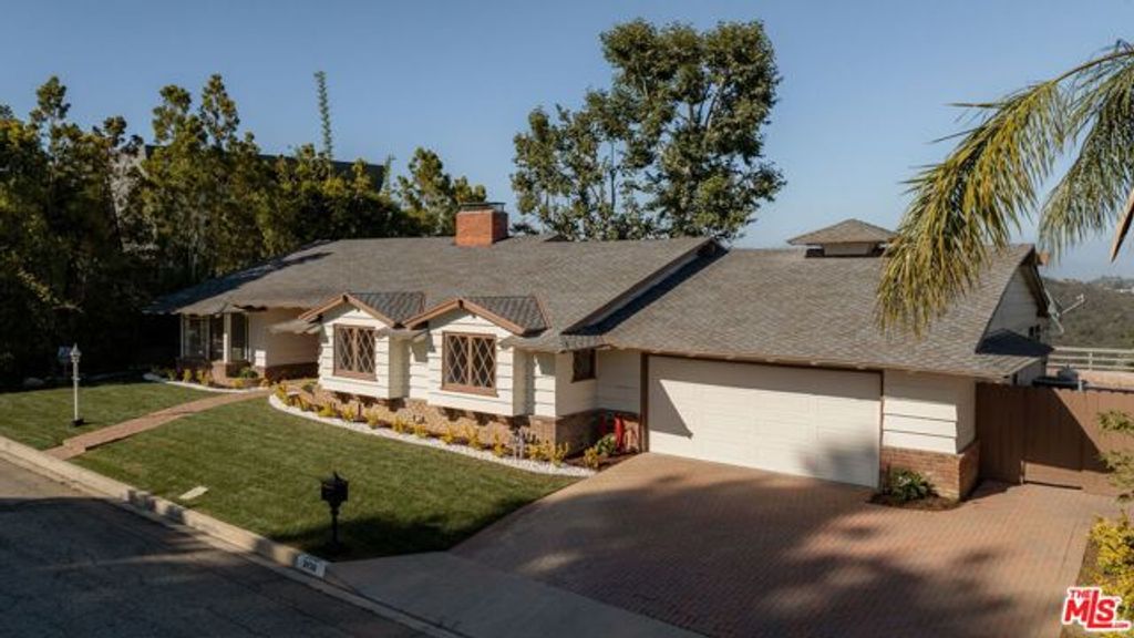 2158 Stradella Road, Los Angeles, CA 90077