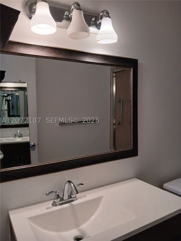 302 Lake Evelyn Dr 302, West Palm Beach, FL 33411