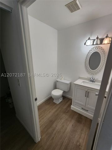 302 Lake Evelyn Dr 302, West Palm Beach, FL 33411