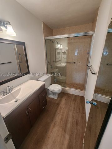 302 Lake Evelyn Dr 302, West Palm Beach, FL 33411