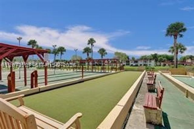 302 Lake Evelyn Dr 302, West Palm Beach, FL 33411