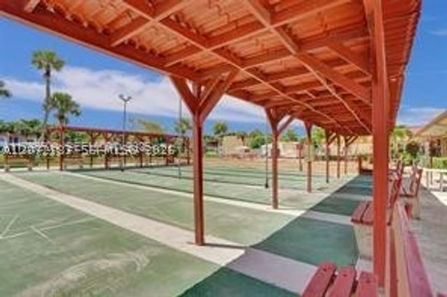 302 Lake Evelyn Dr 302, West Palm Beach, FL 33411