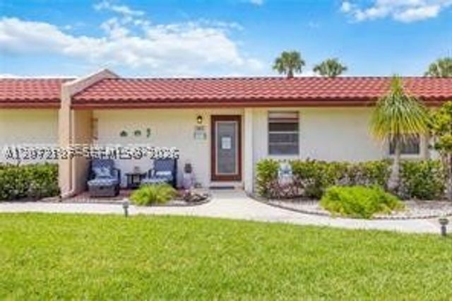 302 Lake Evelyn Dr 302, West Palm Beach, FL 33411