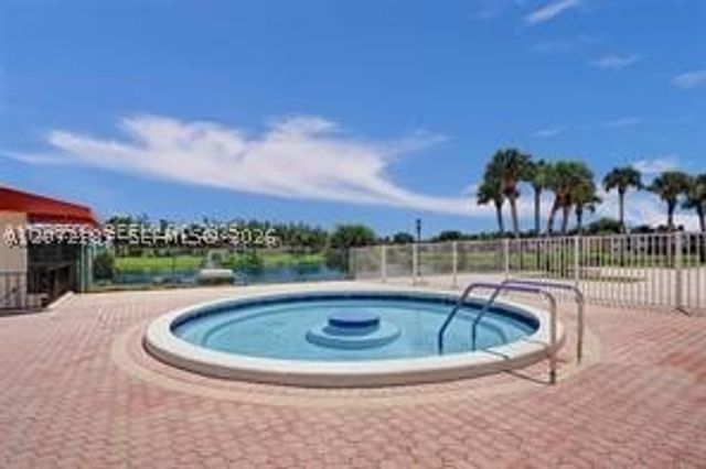 302 Lake Evelyn Dr 302, West Palm Beach, FL 33411