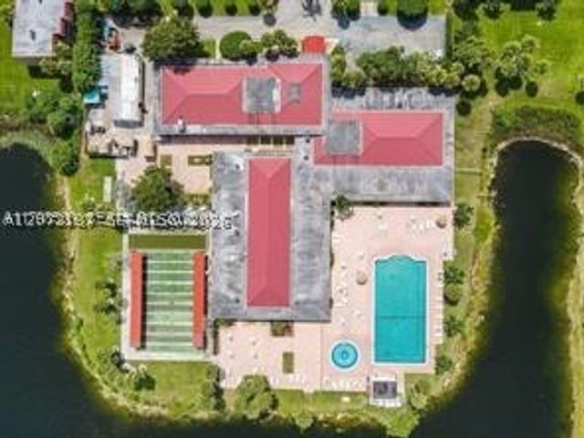 302 Lake Evelyn Dr 302, West Palm Beach, FL 33411