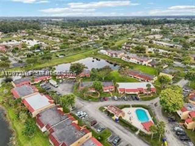 302 Lake Evelyn Dr 302, West Palm Beach, FL 33411