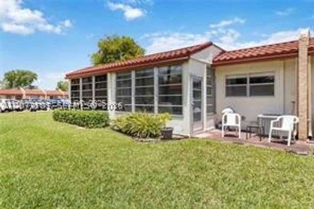 302 Lake Evelyn Dr 302, West Palm Beach, FL 33411
