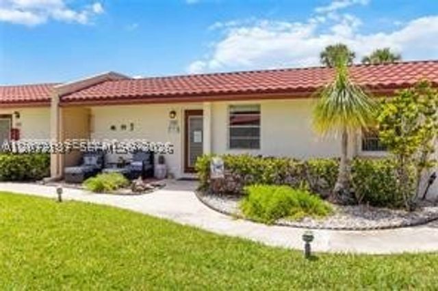 302 Lake Evelyn Dr 302, West Palm Beach, FL 33411