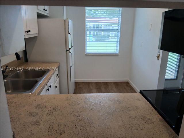 302 Lake Evelyn Dr 302, West Palm Beach, FL 33411