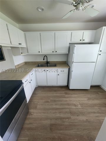 302 Lake Evelyn Dr 302, West Palm Beach, FL 33411