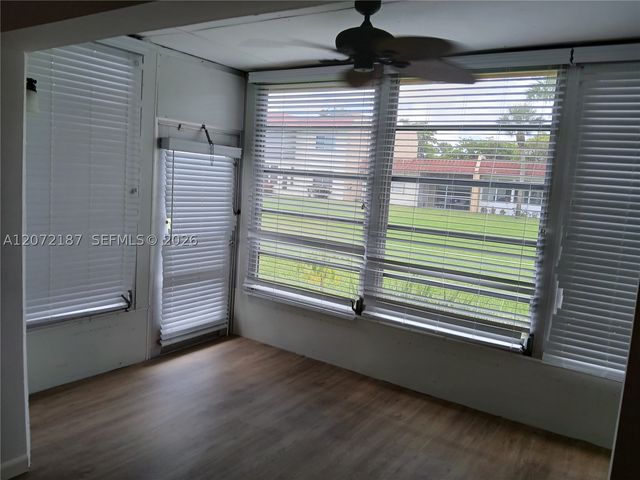 302 Lake Evelyn Dr 302, West Palm Beach, FL 33411