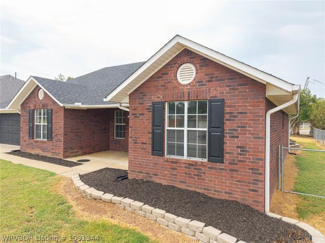 2300 S L Street, Barling, AR 72923