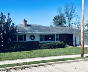 235 S MILL STREET, Hortonville, WI 54944